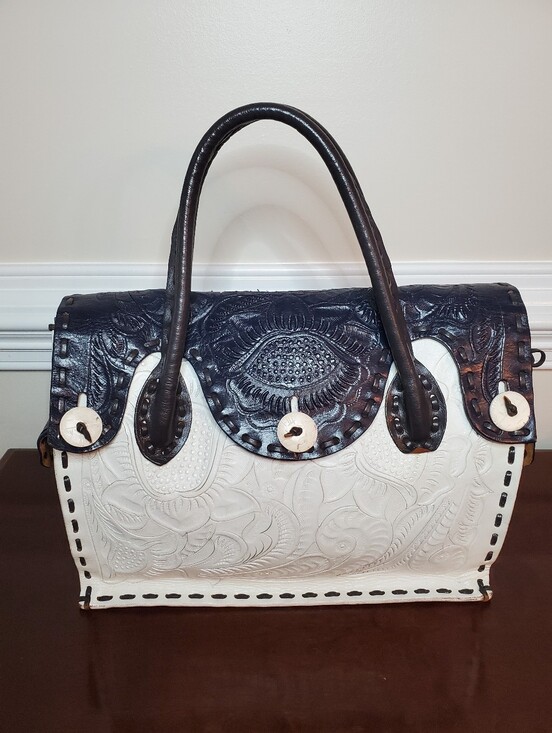 Grace Continental - Carving Tribes / Bi-Color Blue And White 